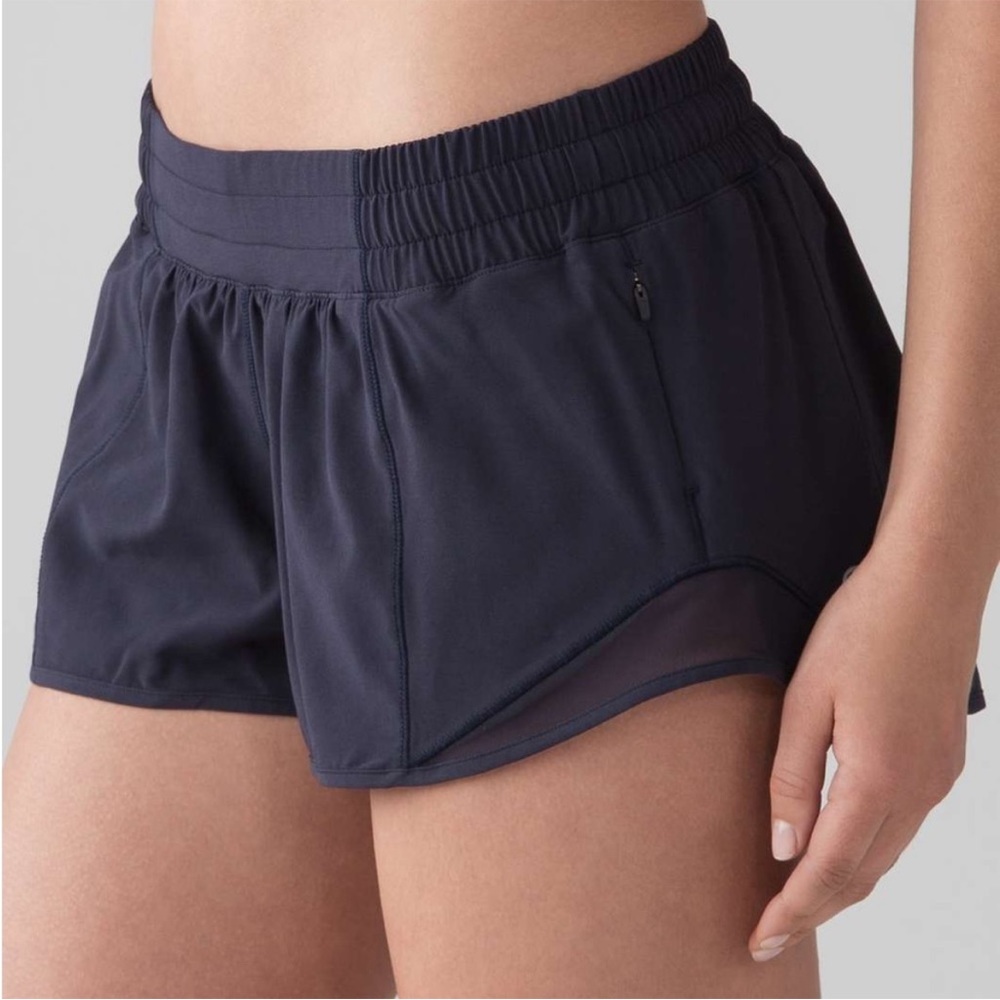 LULULEMON | Hotty Hot Short II *2.5"
Black Low Rise Size 6